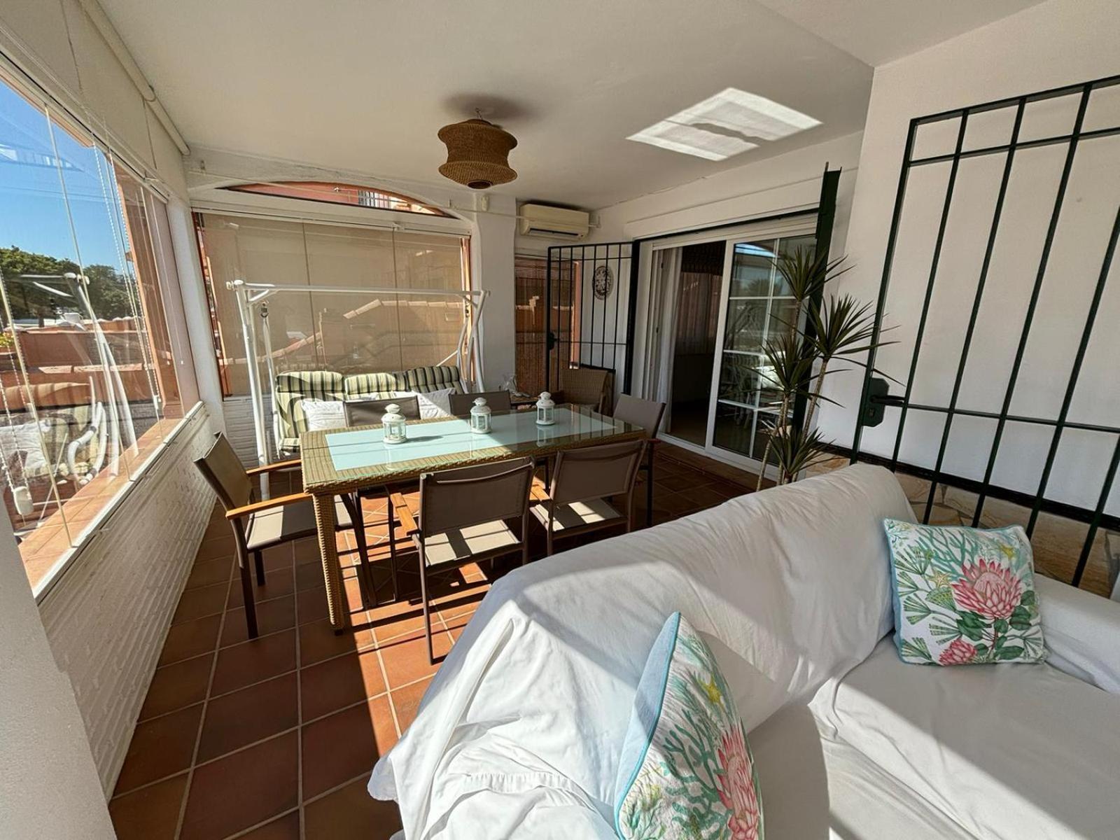 Chalet Con Piscina En Primera Linea De Playa Chalet