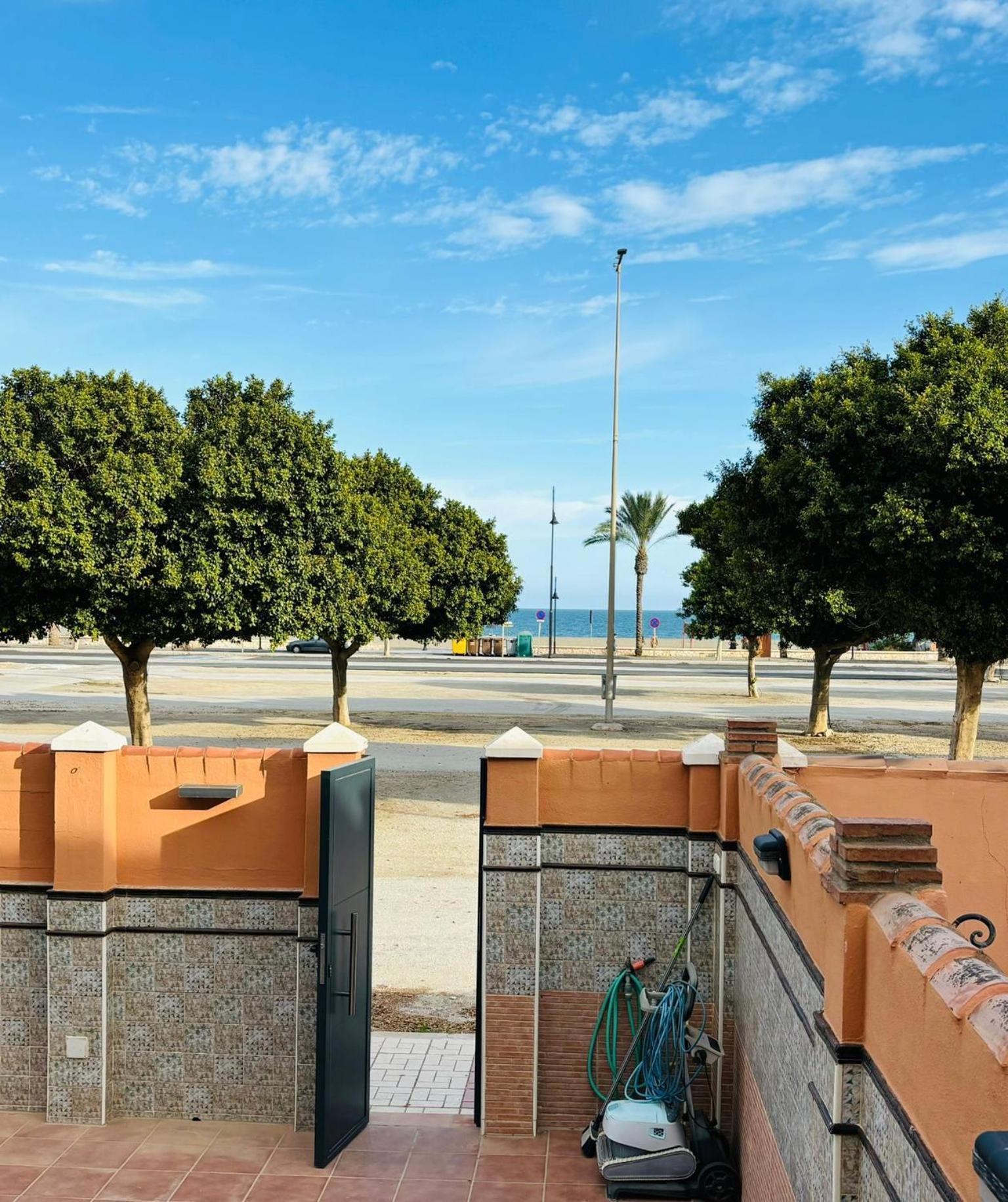 Chalet Chalet Con Piscina En Primera Linea De Playa *