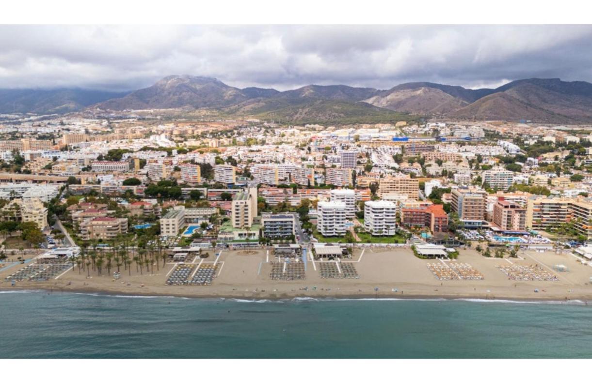 Casa Rosa At Parrot At Carihuela Apartamento Torremolinos
