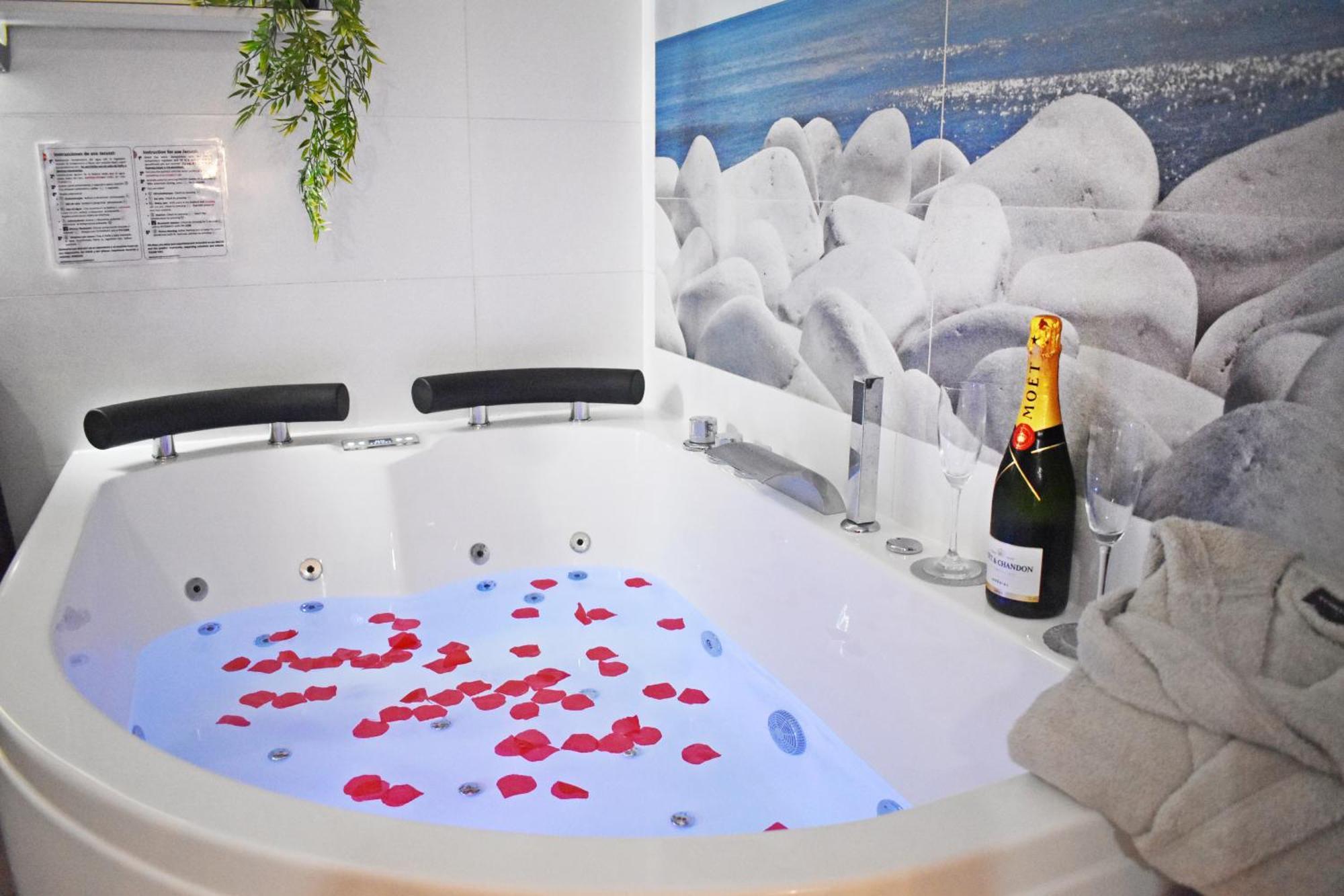 With Jacuzzi En Torremolinos, Garipolo 1 Apartment Torremolinos
