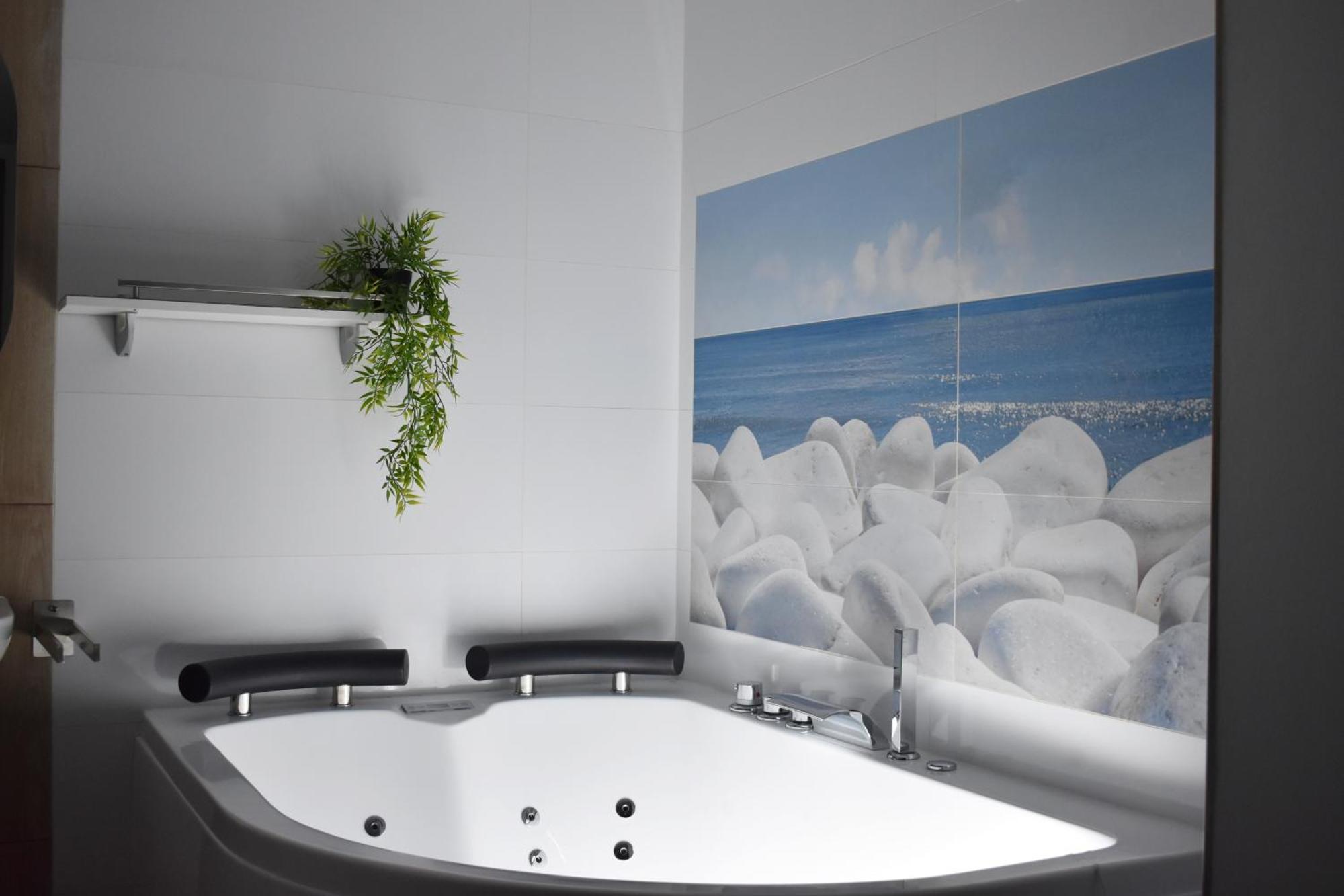 With Jacuzzi En Torremolinos, Garipolo 1