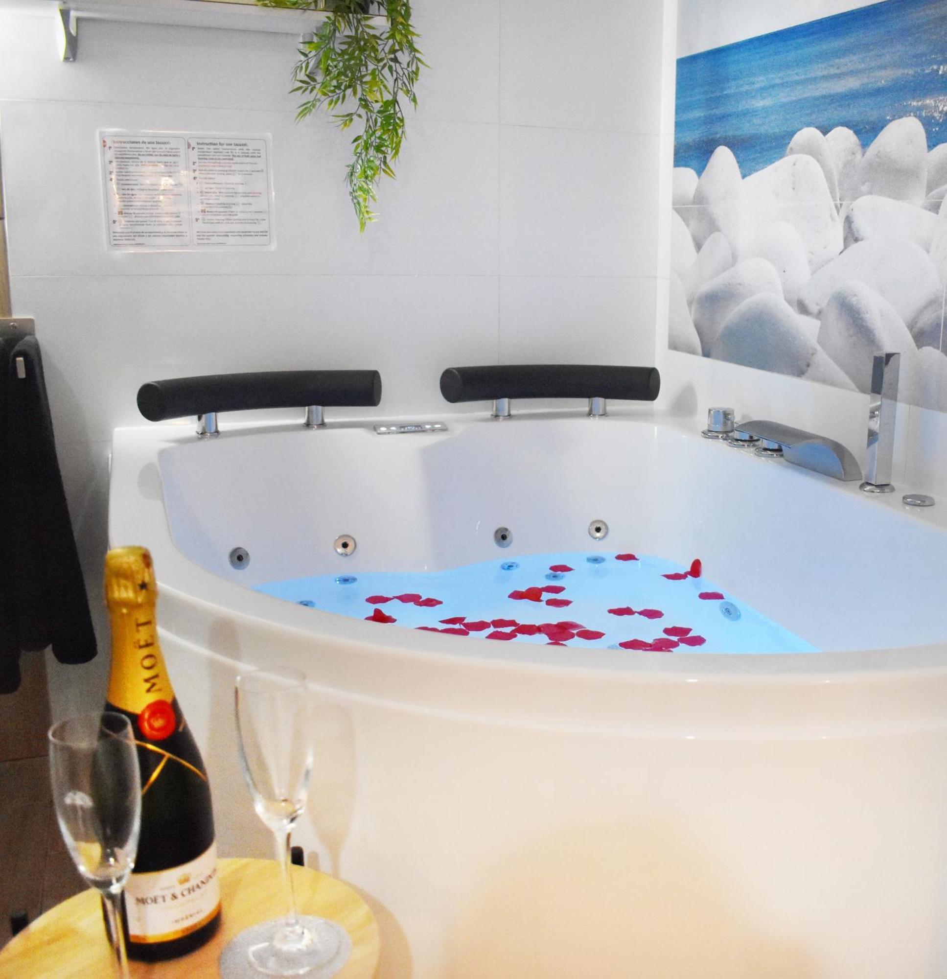 With Jacuzzi En Torremolinos, Garipolo 1 Apartment Torremolinos