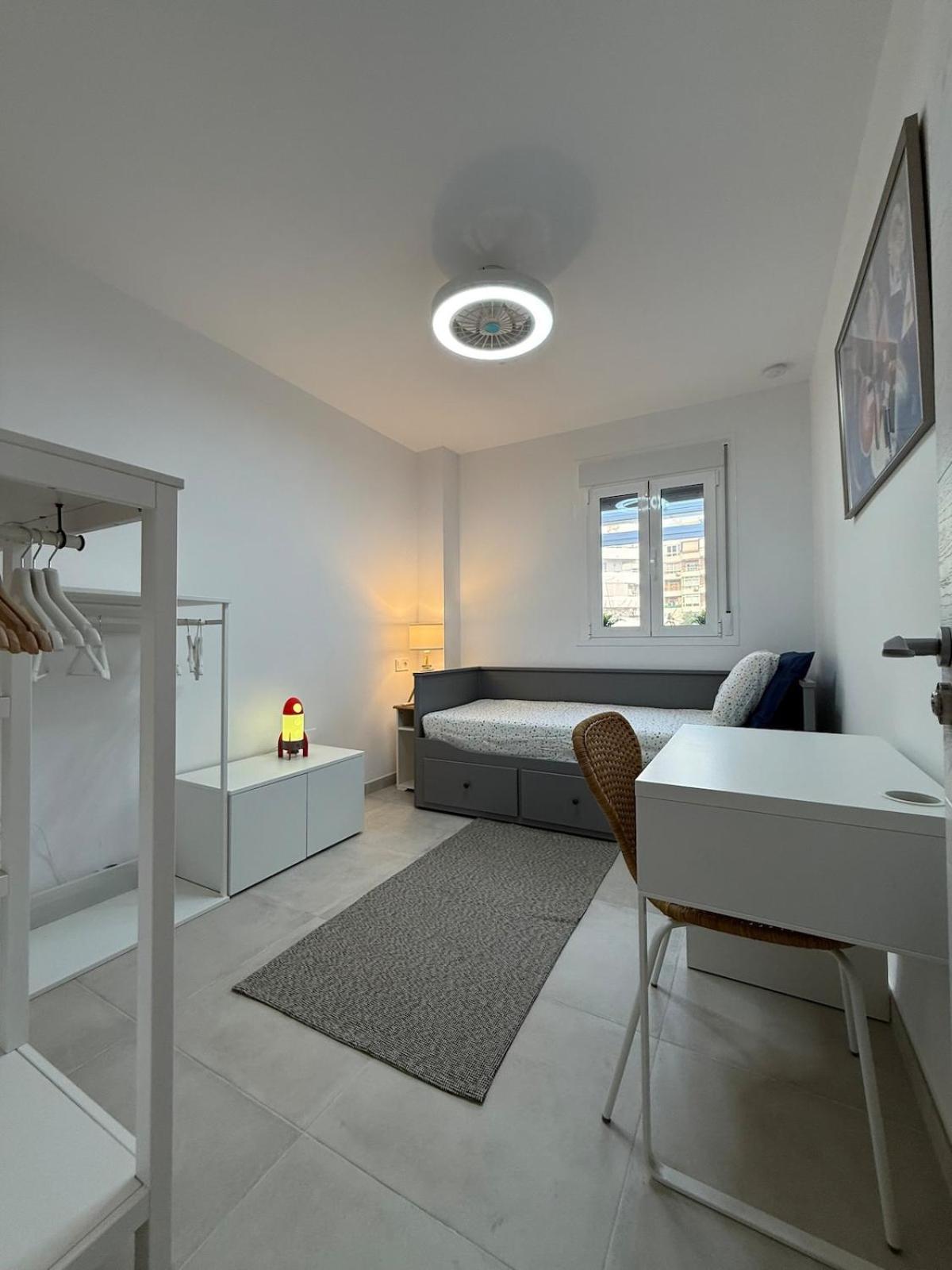 Comfortable Spacious Flat Near Station Apartamento Torremolinos