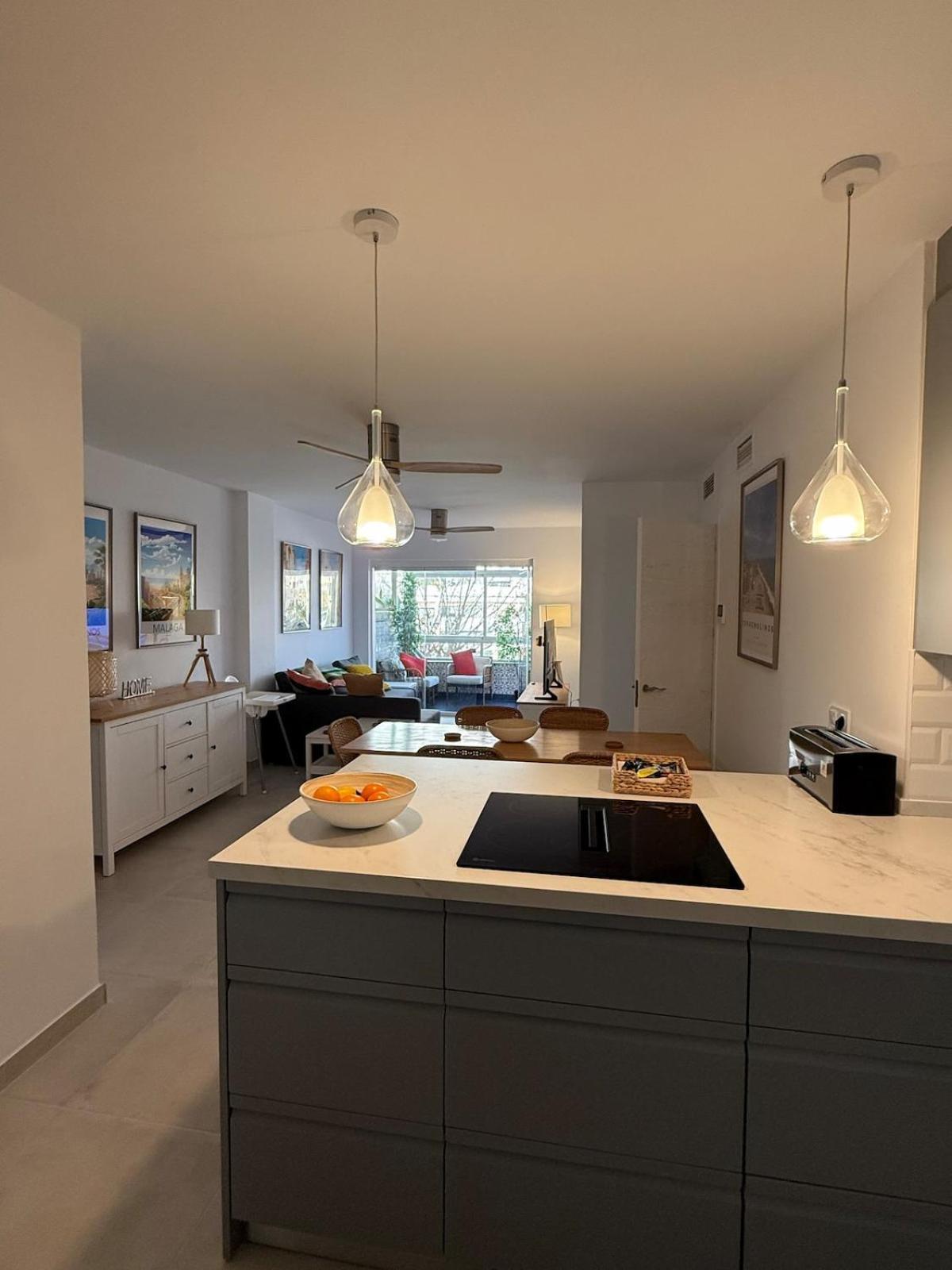 Comfortable Spacious Flat Near Station Apartamento *