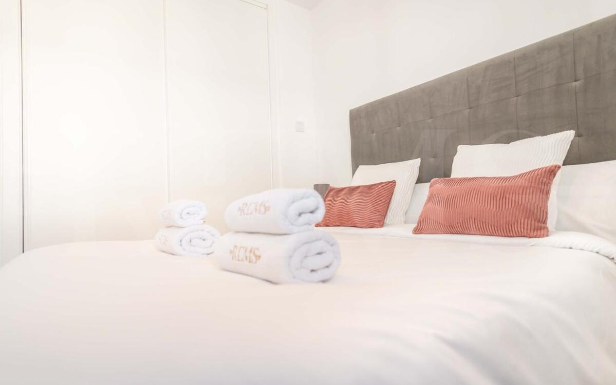 Seaview House With Rooftop Pool, Game Room, Parking Rems * Torremolinos