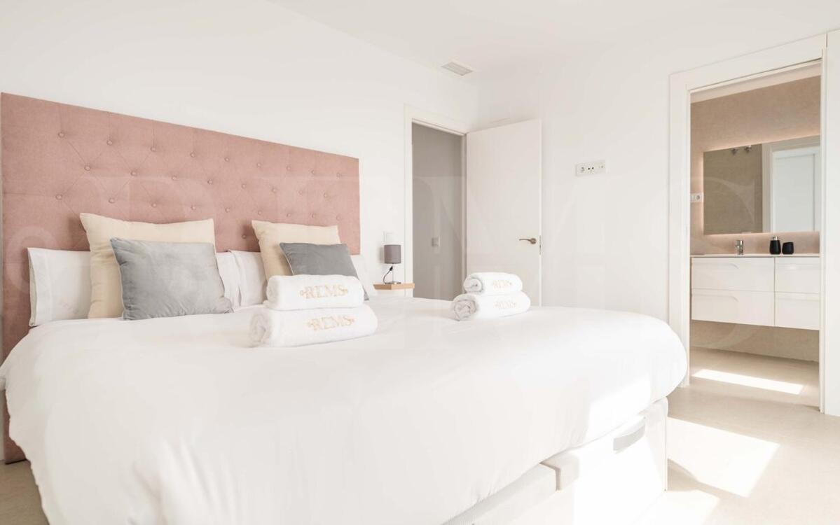 Seaview House With Rooftop Pool, Game Room, Parking Rems * Torremolinos