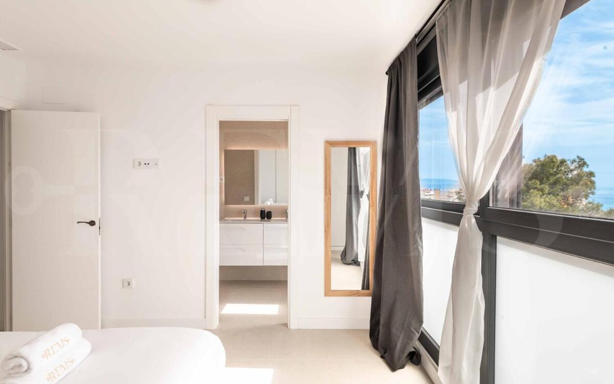 Seaview House With Rooftop Pool, Game Room, Parking Rems *